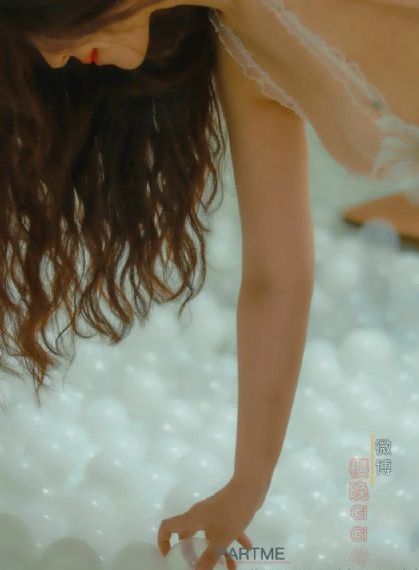 红衣小女孩